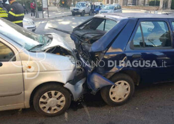Incidente in piazza Rizzone a Modica: 2 feriti
