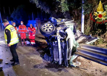 Incidente nel Materano, auto cade in una scarpata: morti tre giovani