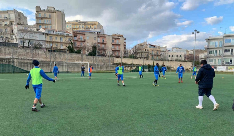 Asd Ragusa Calcio prepara la gara con Acicatena mister Raciti: la lunga pausa dalle partite ufficiali ci ha permesso di ricaricare alla grande le batterie