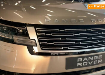 Lusso e tecnologia, la nuova Range Rover esposta al Maxxi di Roma