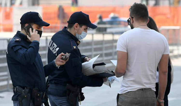 Obbligo vaccino e green pass rafforzato: sanzioni da 100 euro fino a 1.500 euro