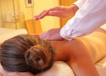 Obbligo vaccino, super green pass, sanzioni e tampone per parrucchiere o centro estetico