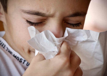 Omicron: gli 8 sintomi per riconoscere la variante