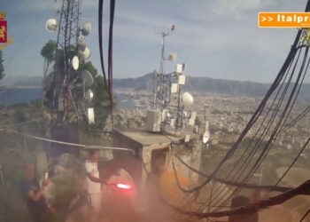 Causarono un vasto incendio, Daspo per 13 ultras del Palermo