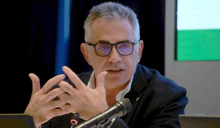 Pregliasco, un lockdown totale come nel 2020 no ma si valutano chiusure chirurgiche