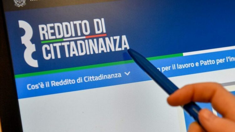 Reddito di cittadinanza, chi avrà 600 euro in più e chi lo può perdere: i nuovi requisiti