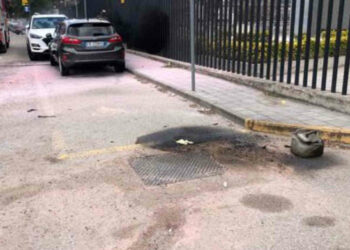 Reggio Calabria, docente si dà fuoco davanti alla caserma dei carabinieri