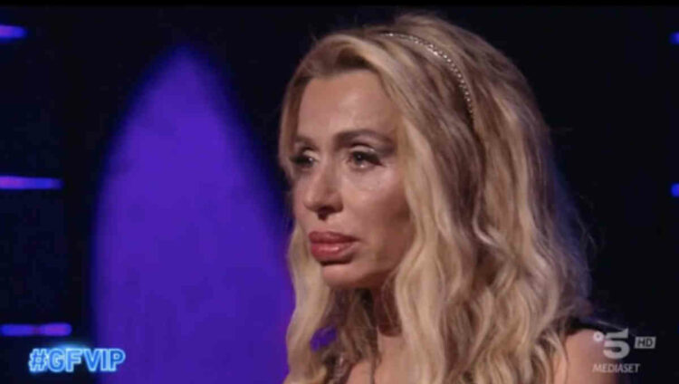 Valeria Marini piange al Gf Vip e confessa le violenze subite: ero molto giovane...