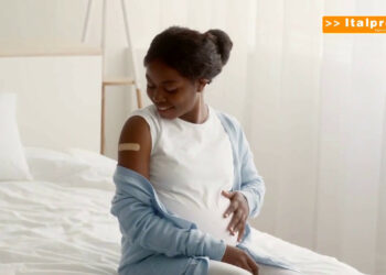 Terza dose in gravidanza e allattamento, nuove linee guida