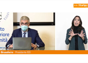 Covid, Brusaferro: “Necessario invertire la crescita dei ricoveri”