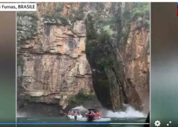 Brasile, roccia si stacca da un costone e cade in lago: è incredibile quello che succede VIDEO