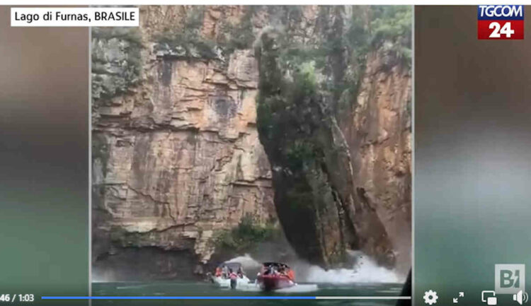 Brasile, roccia si stacca da un costone e cade in lago: è incredibile quello che succede VIDEO