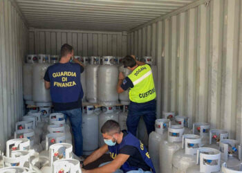 Gdf Palermo sequestra 5,5 tonnellate di gas fluorurati provenienti dalla Cina