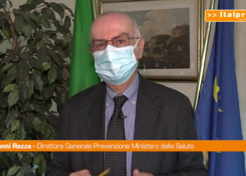 Covid, Rezza “Omicron estremamente contagiosa, rallentare corsa”