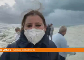 Scala dei Turchi, la scogliera ripulita dai volontari