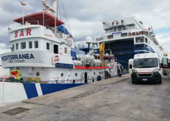 A Pozzallo la Mare Ionio con 70 migranti: 3 minori