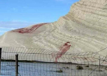 Deturpata la Scala dei Turchi, Musumeci: gesto vigliacco