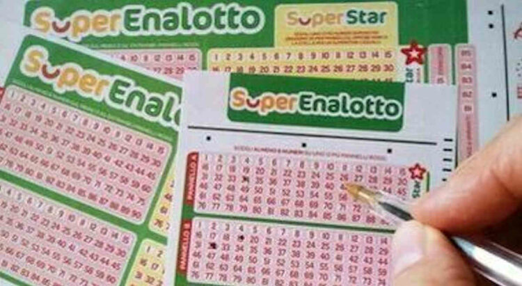 SuperEnalotto, estrazione numeri vincenti