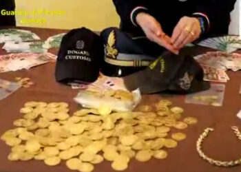 Genova, sequestrati contante e monete per 600 mila euro