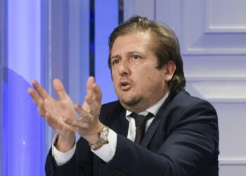 Covid, Sileri “Con i vaccini e calo dei numeri green pass scomparirà”