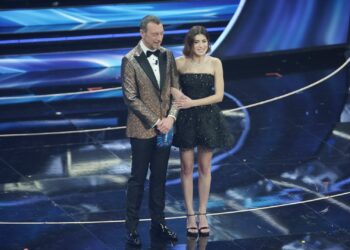 Morandi vince la serata cover, Jovanotti show a Sanremo