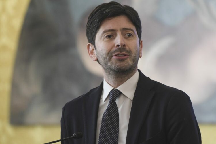 Covid, Speranza: decrescita dei contagi
