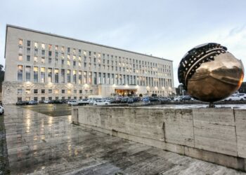 Ucraina, la Farnesina invita gli italiani a lasciare il Paese