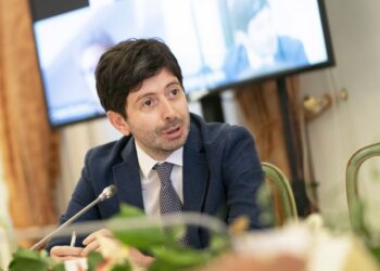 Covid, Speranza “Fase nuova, cautela e fiducia nel futuro”