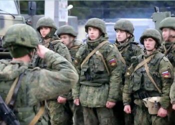 Quarta notte di guerra in Ucraina, ma la Russia non sfonda