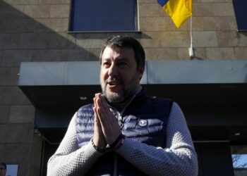 Salvini “La pace è una priorità, preghiamo col Papa per i bimbi”