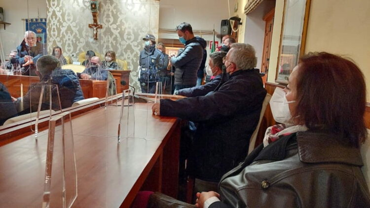 Assemblea a Vittoria: sindaci, agricoltori e consiglieri: no a blocco tir