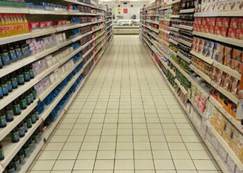 Blocco dei tir in Sicilia: allarme scaffali vuoti nei supermercati