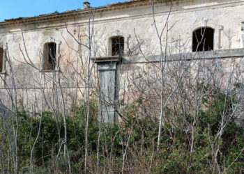 La Casina rossa abbandonata sulla Modica Scicli: casa stregata e luogo di tortura per omosessuali