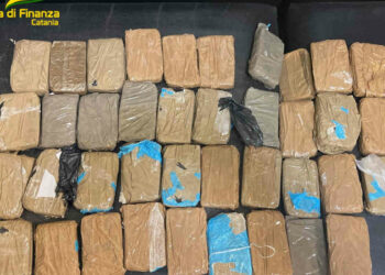 Catania, arrestato con 11 kg di droga in auto: prendeva il reddito di cittadinanza