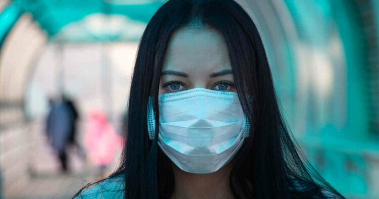 Cdm, obbligo mascherine all'aperto e discoteche chiuse