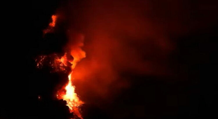 Etna, nuova eruzione da Sud Est: nube lavica alta 10 km