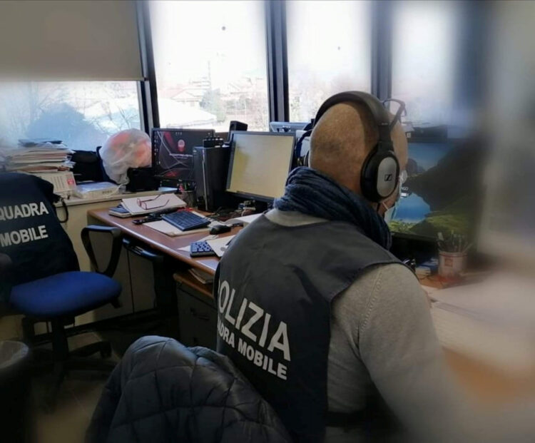 Furti in abitazioni, scuole e chiese: 7 arresti