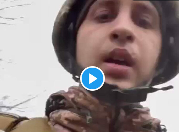 Guerra Russia Ucraina, soldato dopo bombardamento fa appello ai genitori VIDEO