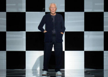 Guerra in Ucraina, Armani sfila senza musica