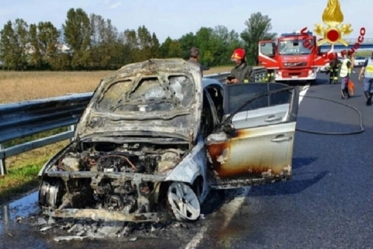 Incidente sulla Palermo-Catania, auto in fiamme: grave un 20enne