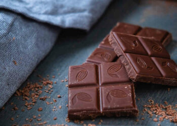 Mangiare cioccolato abbassa glicemia nelle donne post menopausa