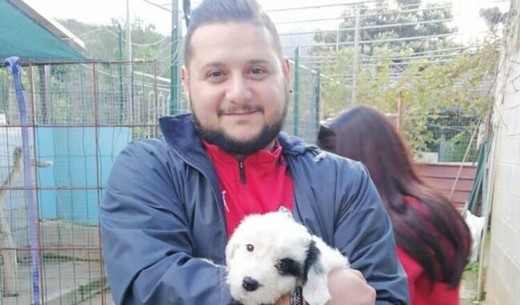 Morto il 35enne che si è dato fuoco davanti alla madre