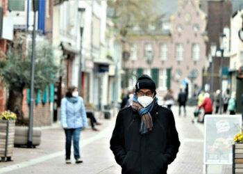 Obbligo mascherine all'aperto, via da metà febbraio: rimane al chiuso