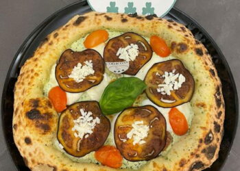 Pizzaiolo di Catania crea la pizza Codacons