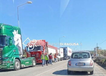 Ragusa, blocco autotrasporto “no alla guerra tra poveri”