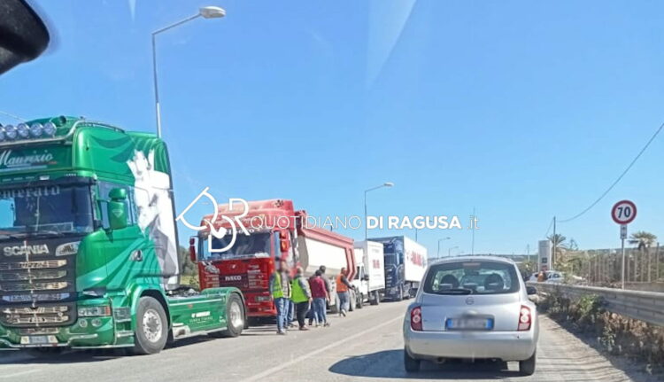 Ragusa, blocco autotrasporto “no alla guerra tra poveri”