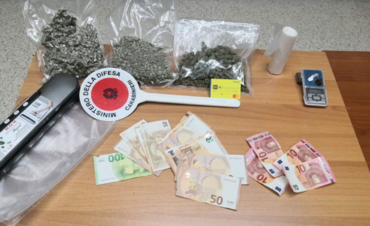 Ragusa, prendeva il reddito di cittadinanza e spacciava droga: arrestato un ragusano