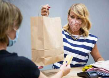 Ragusa, un ragusano su 2 preferisce comprare in un negozio fisico