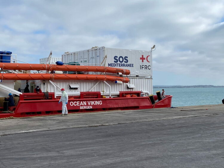 Sindaco smentisce la Meloni: i 35 positivi non si trovano liberamente a Pozzallo