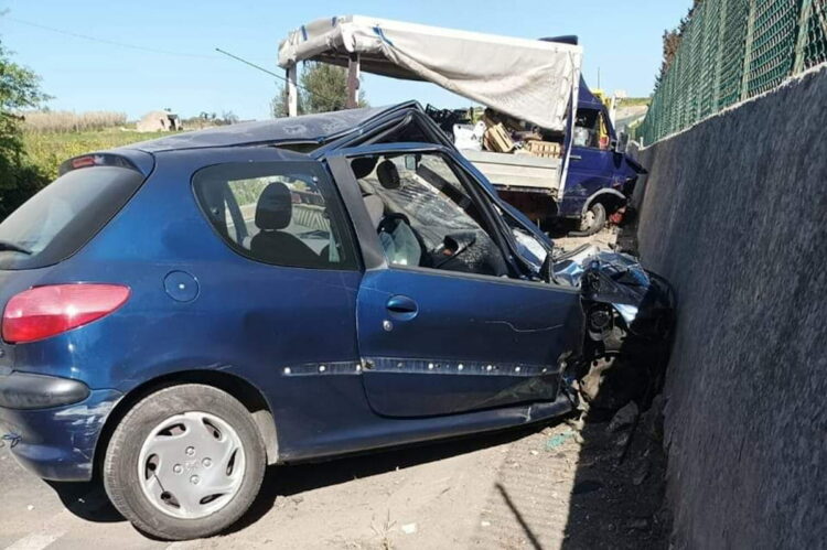 Spaventoso incidente sulla SS115 scontro auto furgone